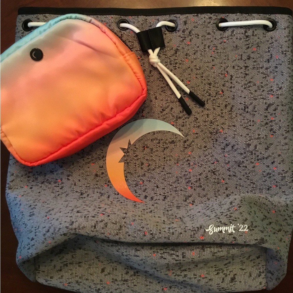 Zyia Active Summit 22 Cinch Bag and Pouch